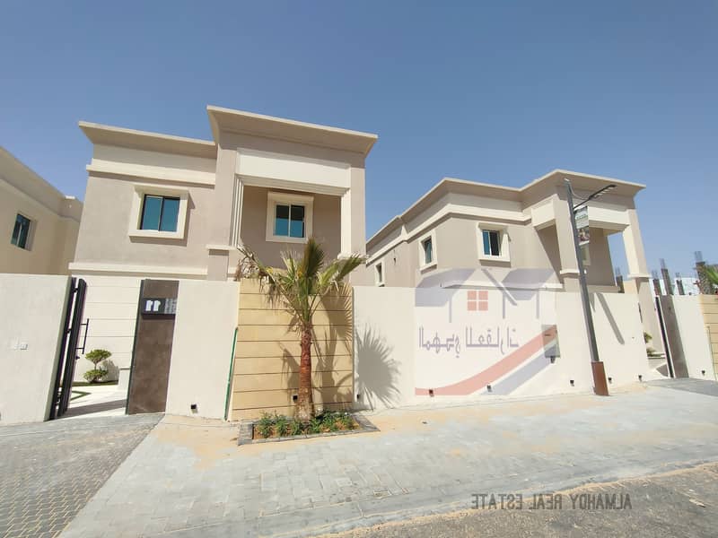 Al-Zahia area directly on the main street, very high-end finishing, a very attractive price: freehold