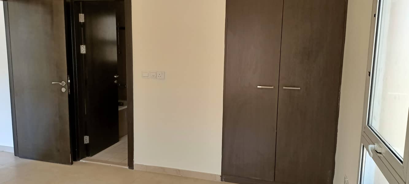 SPACIOUS LARGE 1 B/R FOR RENT AED 34K ONLY-CLOSED KITCHEN