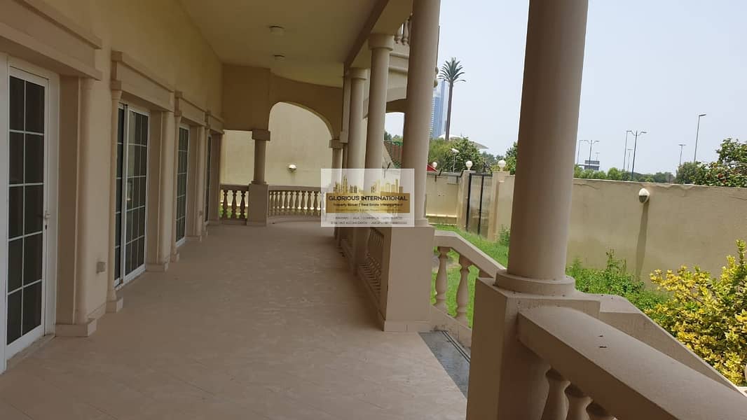 18 Amazing City View 5BR Villa+Garden Corniche Mina