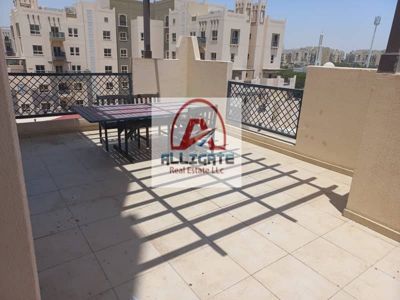 16 Available Now| Closed Kitchen | 2 Balconies