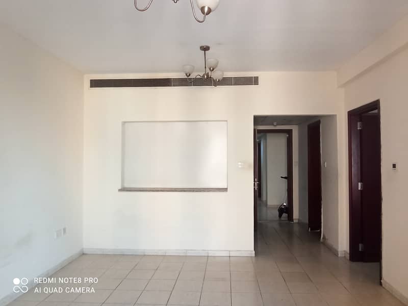 Bright 1 Bed Hall | Persia | Near Bus Stop