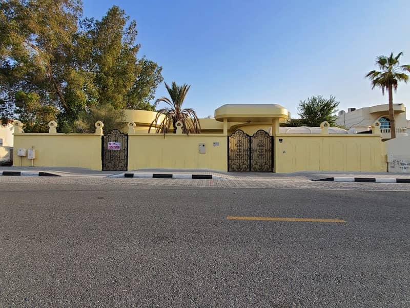 For rent villa in Sharjah / Al Falaj area