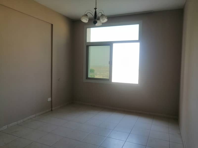 Spacious  And Unfurnished One Bedroom With Balcony  In University View  B  . Silicon Oasis .