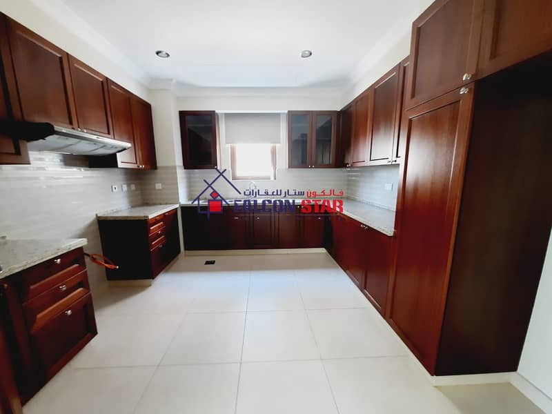 4 SINGLE ROW  TYPE 6 | VACANT 5 BEDROOM plus MAID ROOM | CLOSE TO PARK