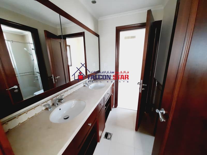 13 SINGLE ROW  TYPE 6 | VACANT 5 BEDROOM plus MAID ROOM | CLOSE TO PARK