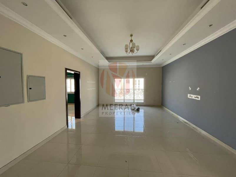6 WELL MAINTAINED 5 BHK VILLA WITH PVT GARDEN