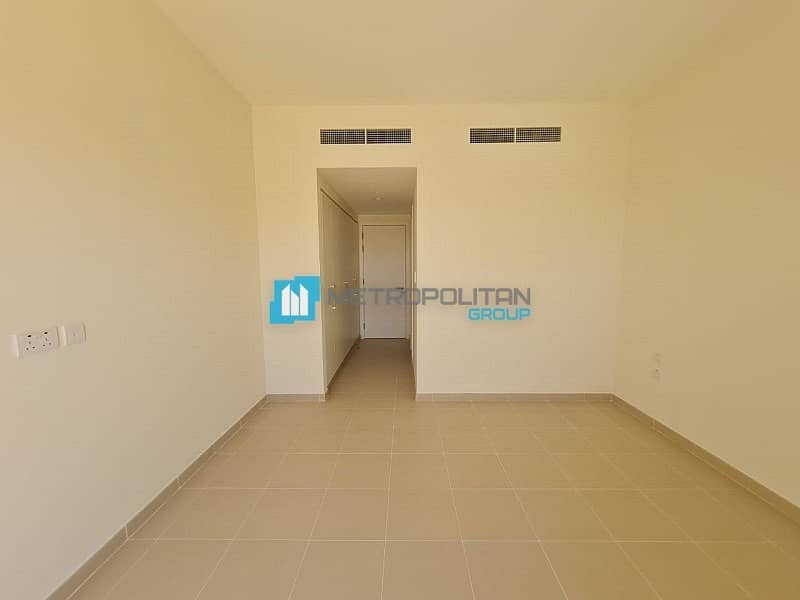 6 Best Priced I Exclusive Unit I Bright and Spacious