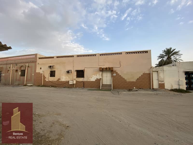 For sale a residential villa in Al Qadisiya very large house with alot of rooms