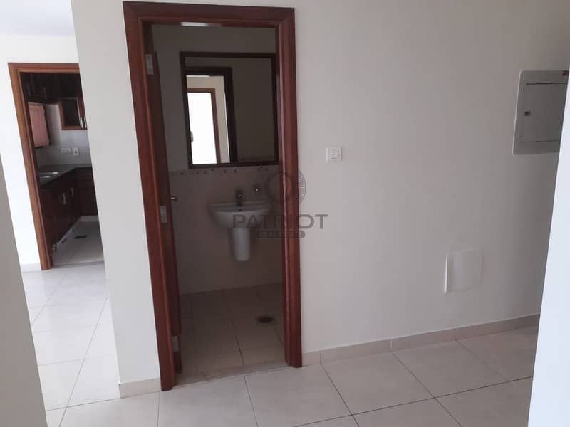 16 EXCELLENT 2 BD APARTMENT FOR RENT WITH BIG BALCONY
