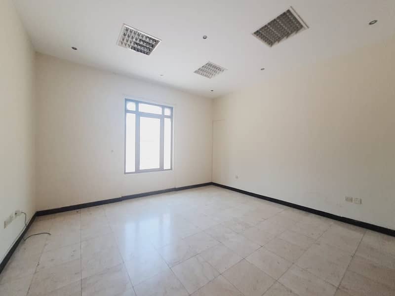 18 INDEPENDENT 7 BHK VILLA WITH PRIVET POOL & GARDEN IN JUMEIRAH 1 RENT 400K