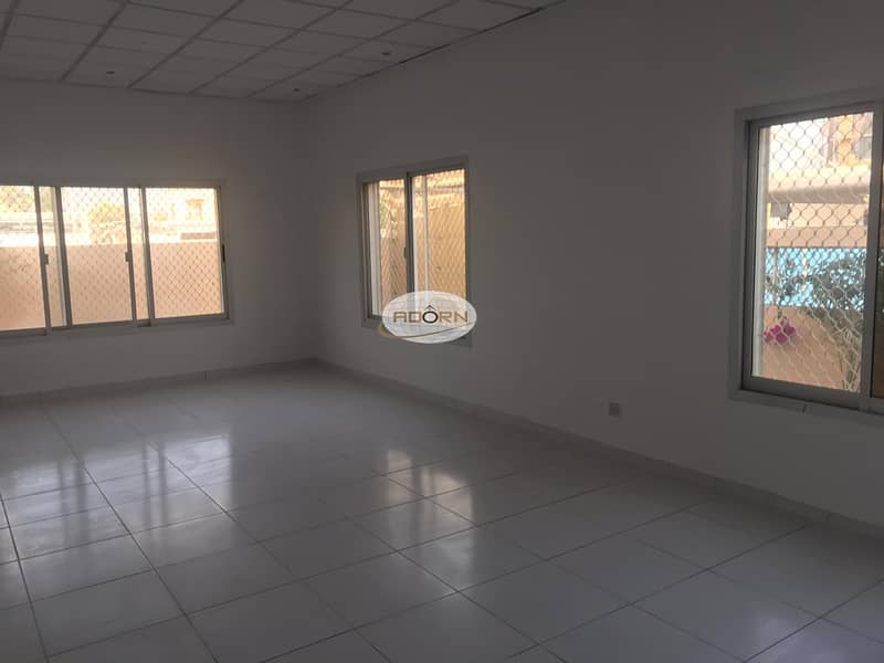 3 Excellent 3 bedroom plus maid single storey villa with shared pool in Umm Suqeim 2