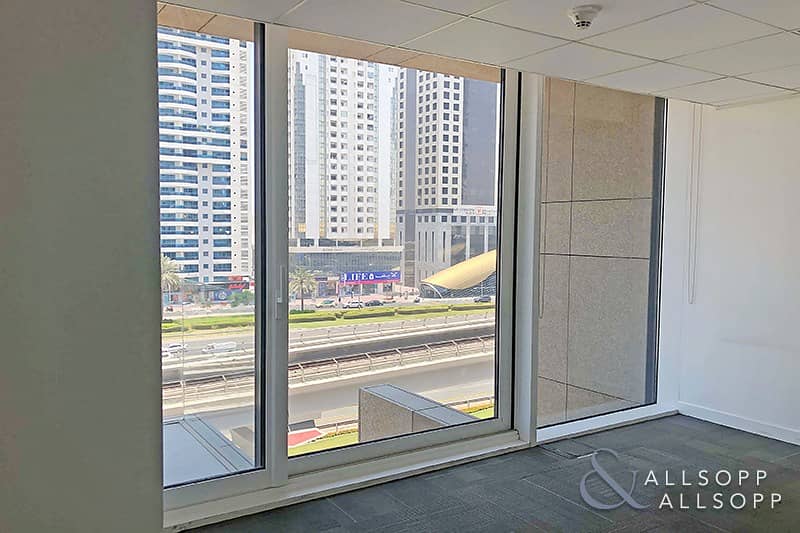 4 Fitted Office | Next To Metro | With Balcony