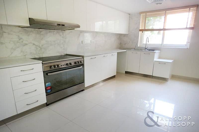 3 Type 2E | Upgraded | 3 Bedrooms | Extended