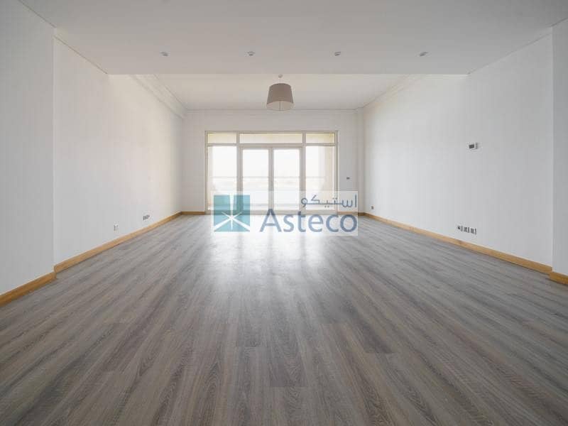 9 Sea View/ Upgraded interior / Wooden floor