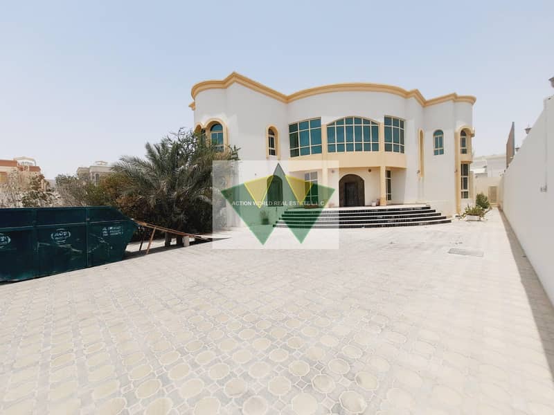 Stunning Stand Alone 6M-Br Villa With Huge Yard and Driver Room