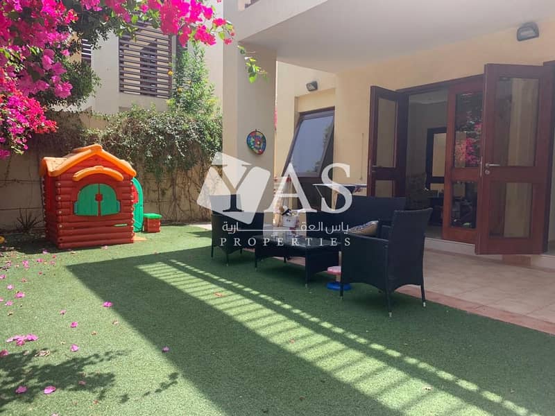 23 Outstanding | Maid + Study | Private Beach
