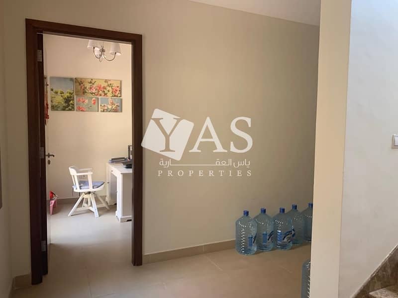 29 Outstanding | Maid + Study | Private Beach