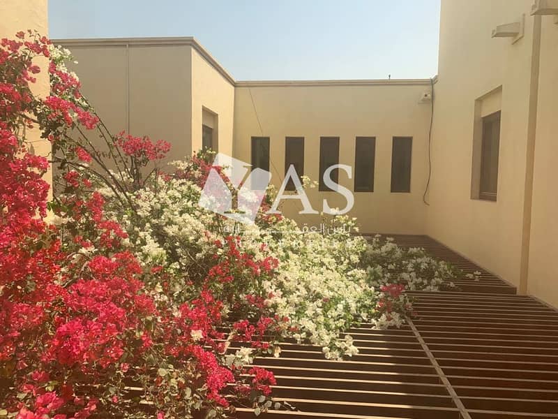 37 Outstanding | Maid + Study | Private Beach