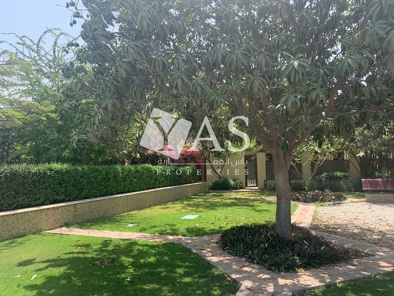 42 Outstanding | Maid + Study | Private Beach