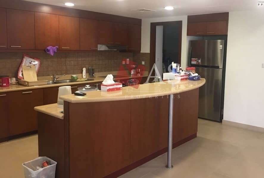 10 Excellent. . !! 3 Bedroom Townhouse for Sale Granda - Mina Al Arab