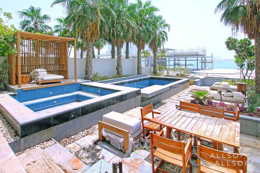 Extremely Rare | Townhouse | Private Garden