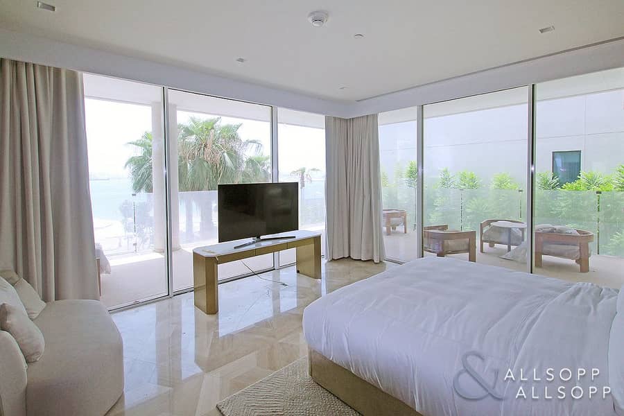 4 Extremely Rare | Townhouse | Private Garden
