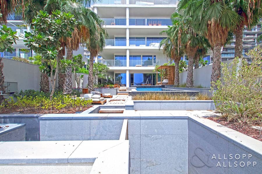 19 Extremely Rare | Townhouse | Private Garden