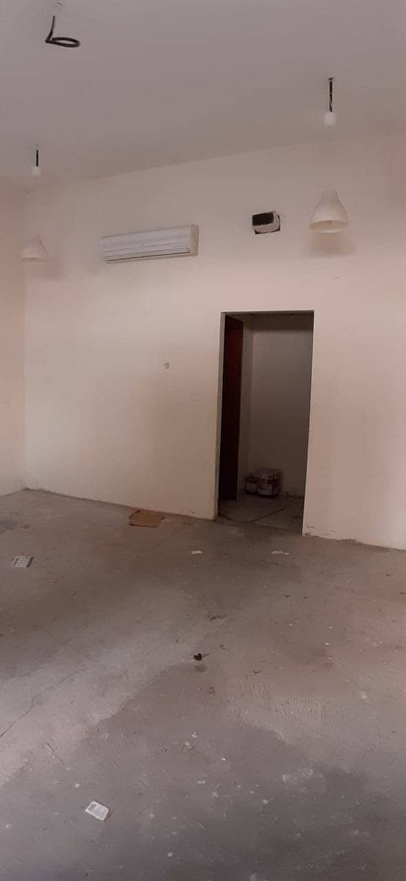 11 AMR - Shop for rent in England Cluster X Block only in 30k