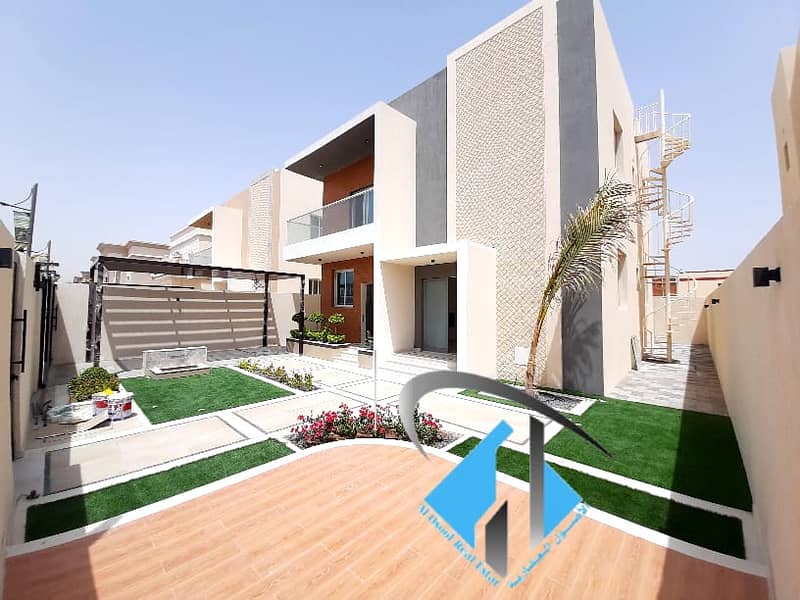 For urgent sale, villa on the asphalt street, with a wonderful and unique design, with a suitable area and close to the mosque, and all services at a