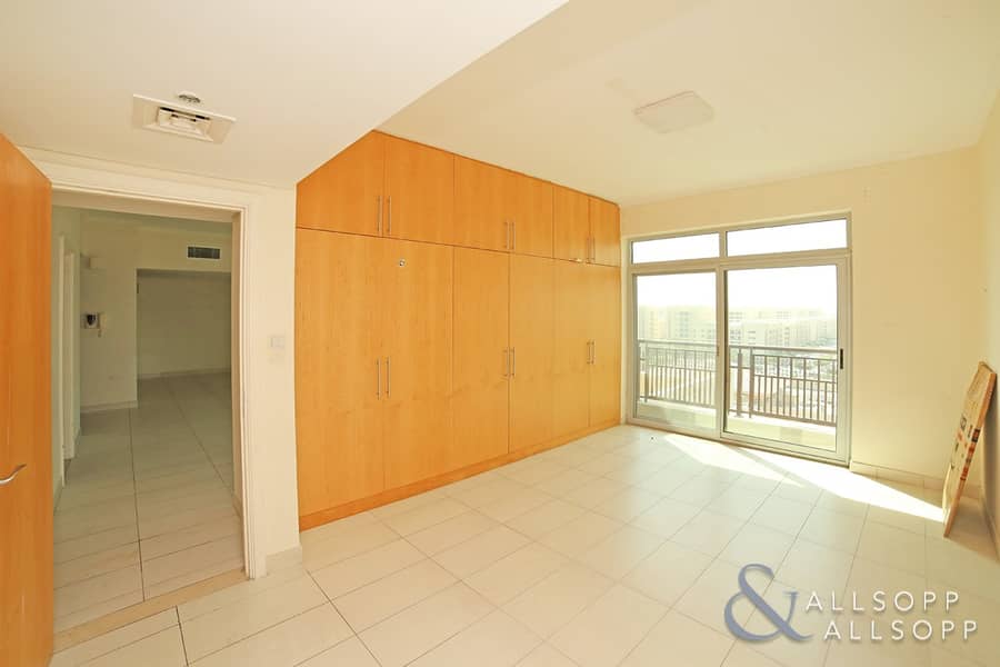 6 Two Bedrooms + Study | Lake View | VOT