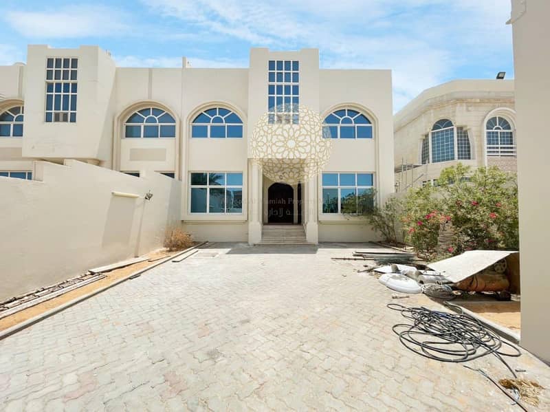 EXCLUSIVE PROPERTY!! 5 MASTER BEDROOM SEMI INDEPENDENT VILLA WITH DRIVER ROOM AND KITCHEN OUTSIDE FOR RENT IN KHALIFA A