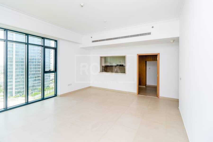 18 Golf Course View | Spacious 2 Bed | The Hills A