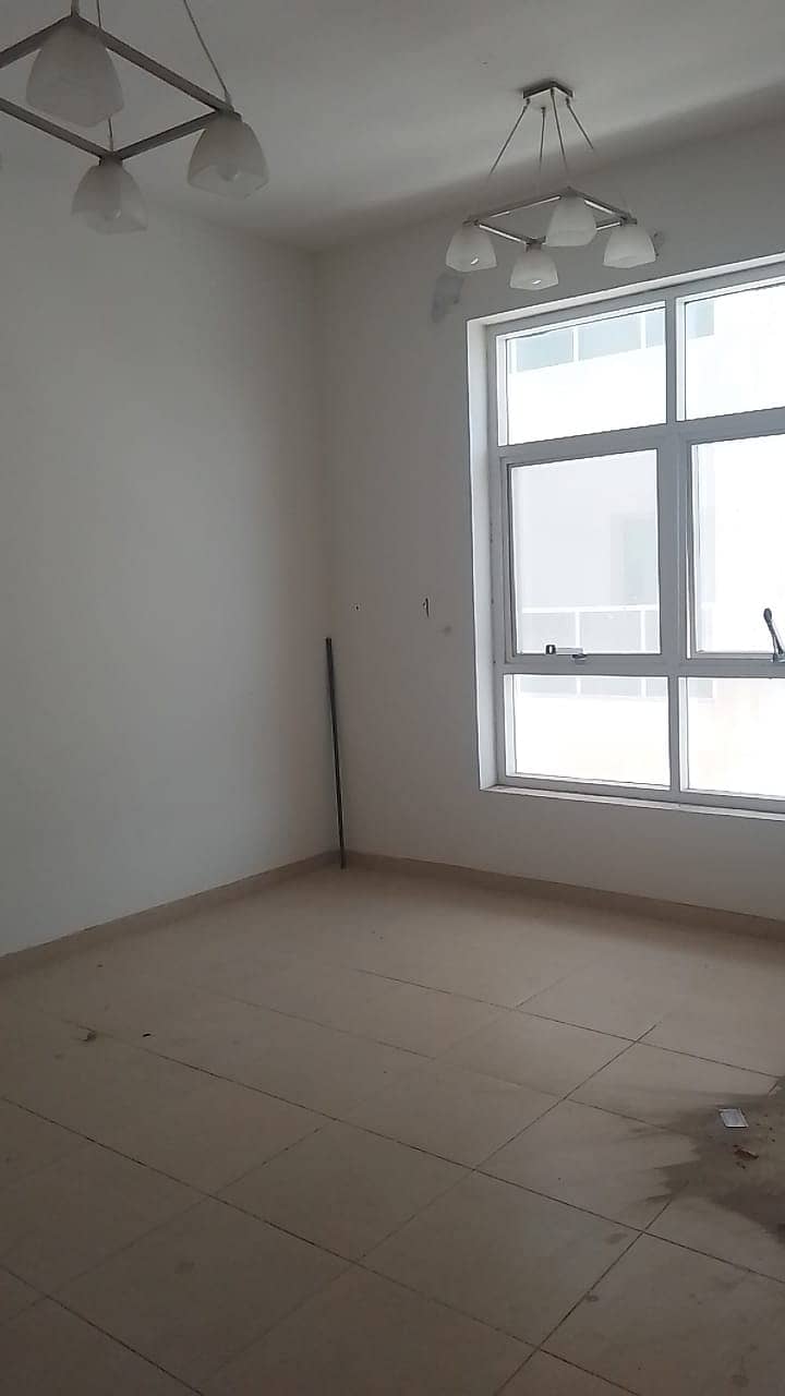 شقة جديدة بغرفة نوم واحدة للإيجار في عجمان المويهات 2