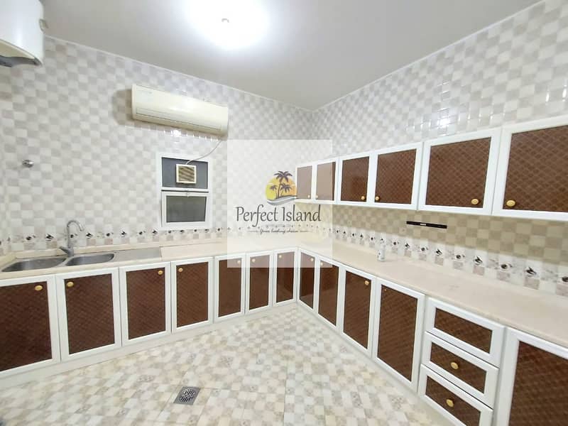 Квартира в Аль Шамха, 3 cпальни, 70000 AED - 4551559
