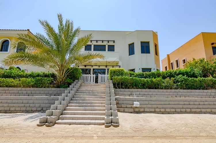 10 Garden home Atrium Entry 4 bed villa |Beach access