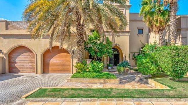 16 Exclusive | Canal Cove Villa on the Palm | Ready to move