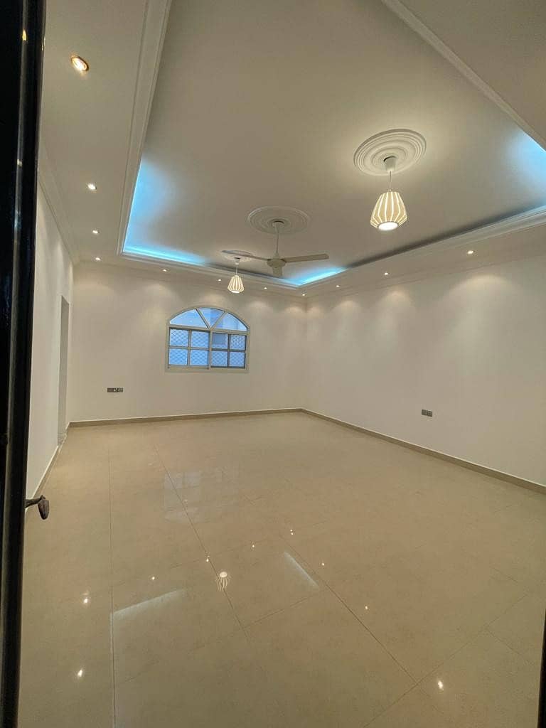 PRIVATE ENTRANCE MULHAQ 3 BEDROOM HALL WITH MAIDS ROOM PRIVATE BIG YARD WITH COVERED PARKING AVAILABLE AT AL FALAH