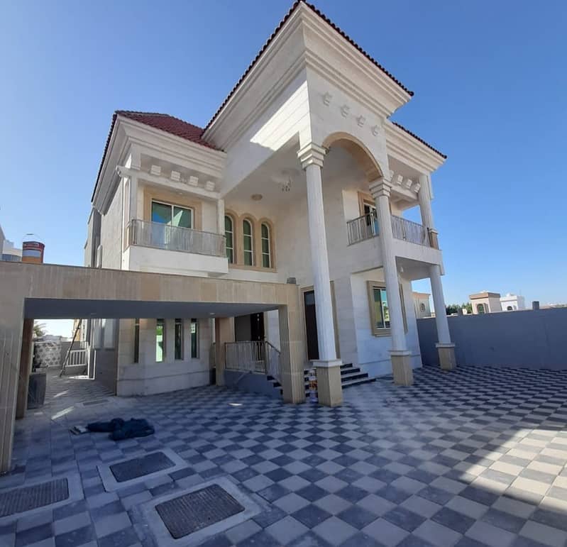 For sale villa, the first inhabitant, with a modern design that resembles the design of palaces, near the mosque and the asphalt street, without any c