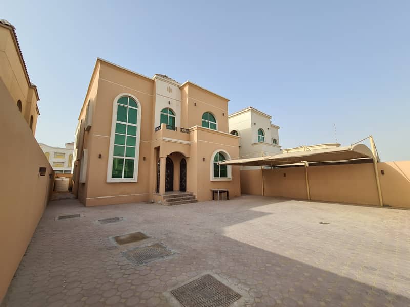 BEAUTIFUL VILLA 5 BEDROOMS HALL MAJLIS AND MAID ROOM LIKE NEW