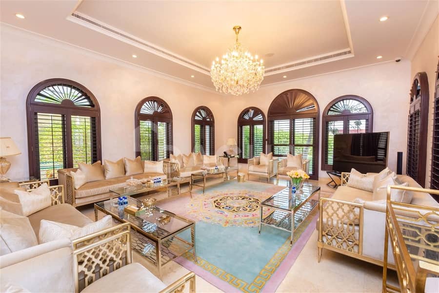 3 Exclusive & Genuine: 6 BED / Central Pool