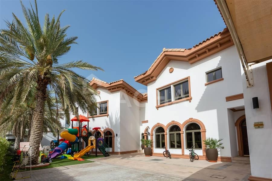 16 Exclusive & Genuine: 6 BED / Central Pool