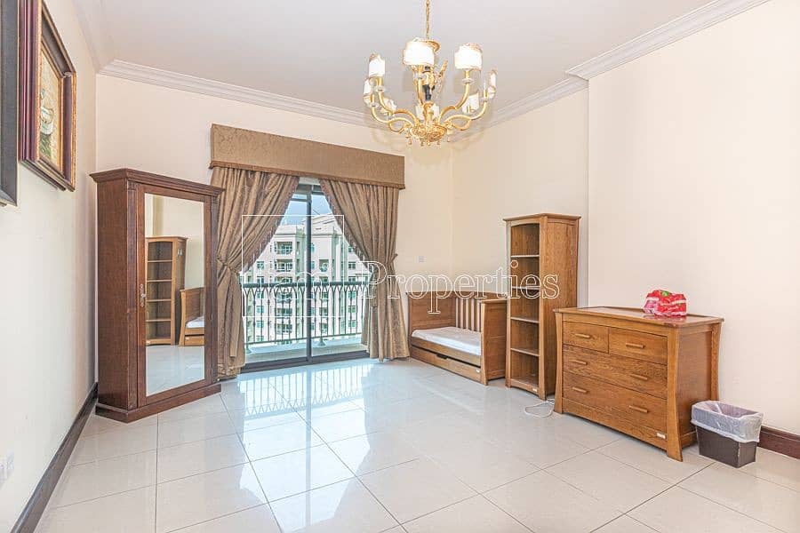 18 Stunning Penthouse | Vacant | 3 Beds + Maid