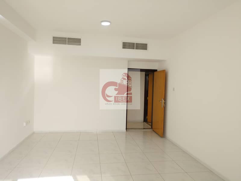 CHILLER FREE 2BR APARTMENT AVAILABLE ONE MONTH FREE CAR PARKING FREE VERY NEAR METRO