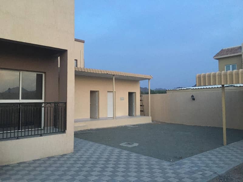 New villa for sale in Masfoot Ajman, near services. Excellent location. . .