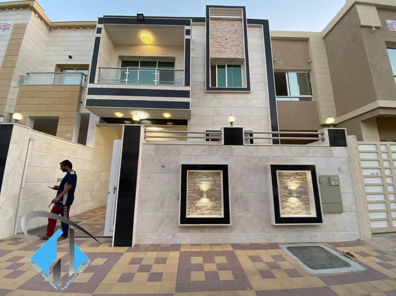 For sale, a modern villa in the Emirate of Ajman, Al-Yasmeen area, high-quality finishes, very close to the neighboring street and opposite Al-Rahmani