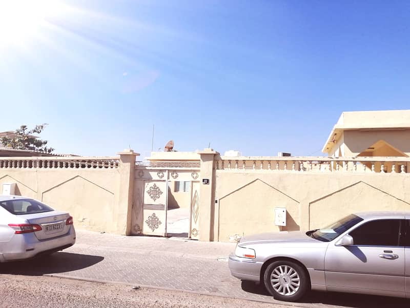 بيت شعبي للبيع بإمارة الشارقة منطقة الجزات ( ضاحية الرقة )