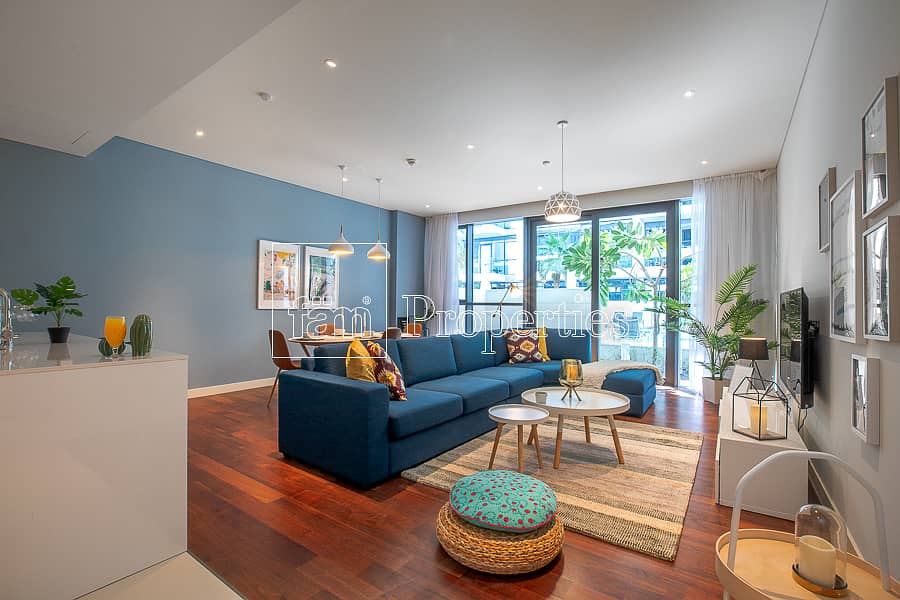 Stylish New 1 BR And Community Pool View