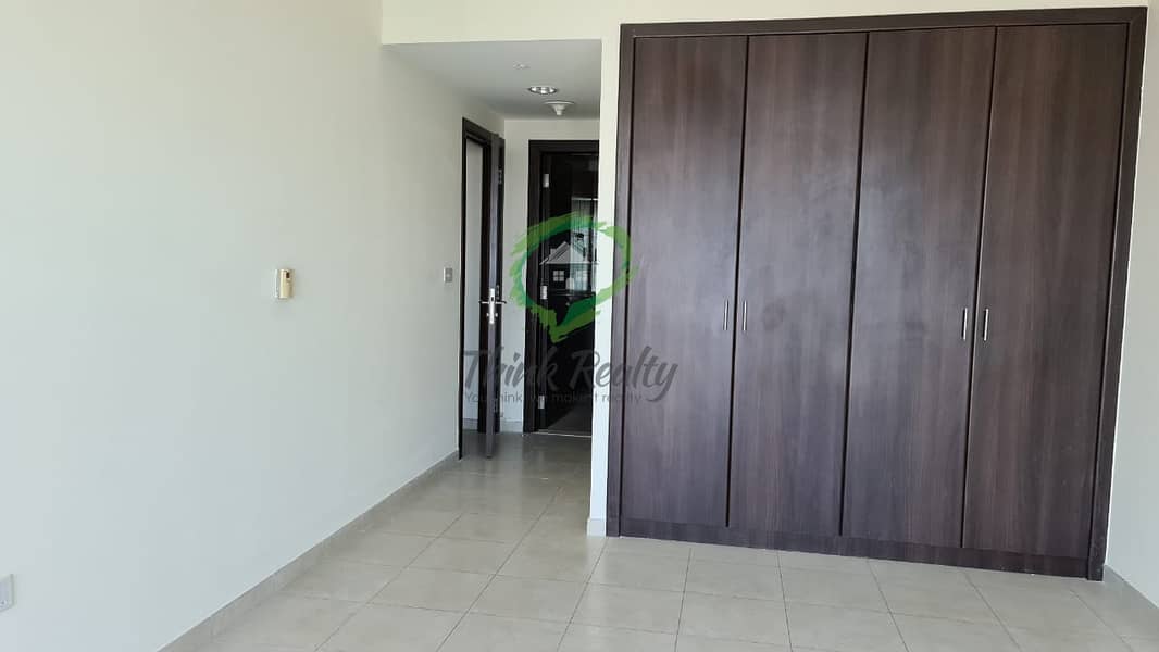 5 BURJ KHALIFA VIEW | Huge Apartment with Maid Room