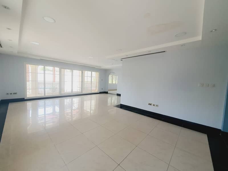 2 independent 5bhk Villa in Jumeirah 1 with privet pool & garden rent is 180k