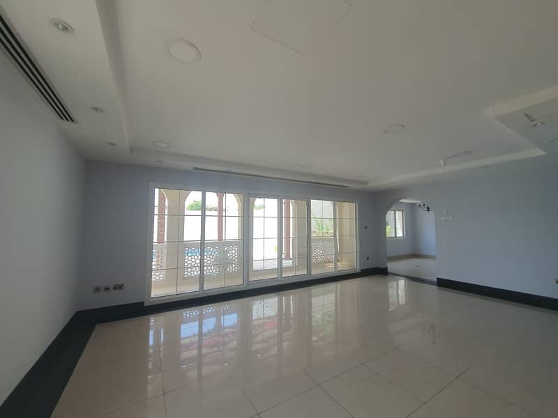 3 independent 5bhk Villa in Jumeirah 1 with privet pool & garden rent is 180k